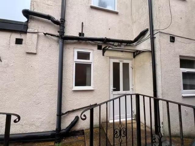 Charming 1 BA 1 bedroom flat for rent in Ivor Road, Redditch.