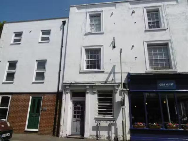 Nice 1 BA 1 bedroom flat for rent in Mortimer Street, Herne Ba.