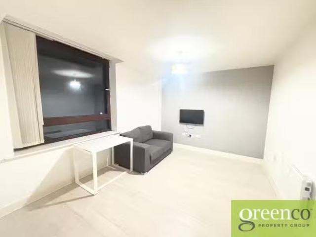 Charming 1 BA 1 bedroom flat for rent in Nelson Square, Bolton.