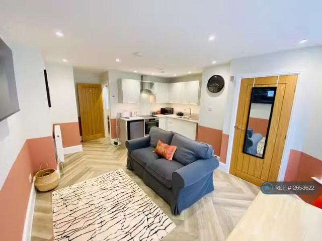Deal! 1 BA 1 bedroom flat for rent in Severn Road, Weston Supe.