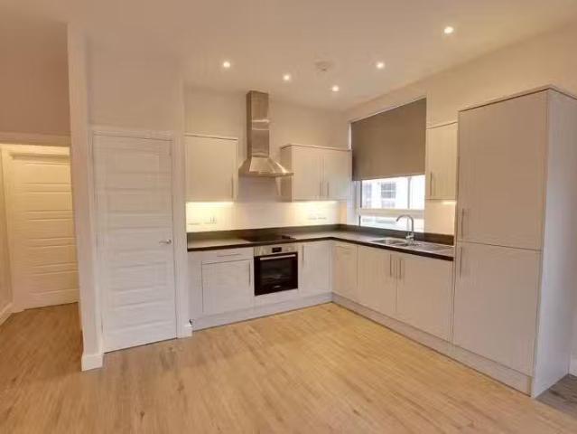 Cheap 1 BA 1 bedroom flat for rent in Silver Street, Trowbridg.