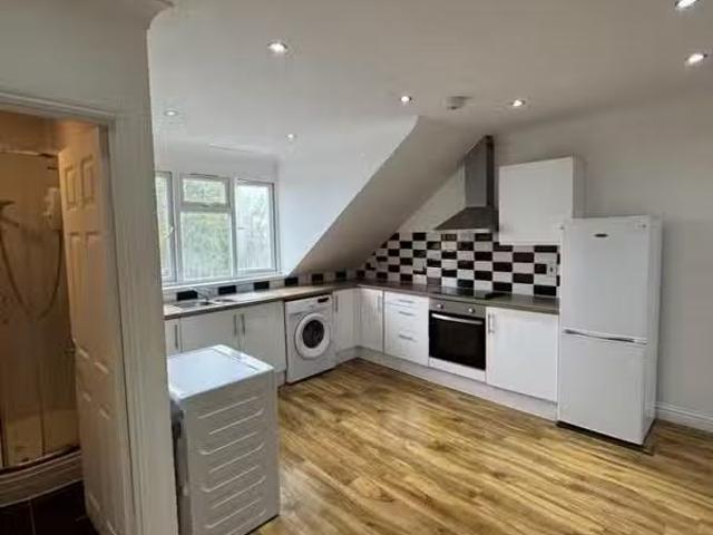 For Rent! 1 BA 1 bedroom flat for rent in Station Road, E4