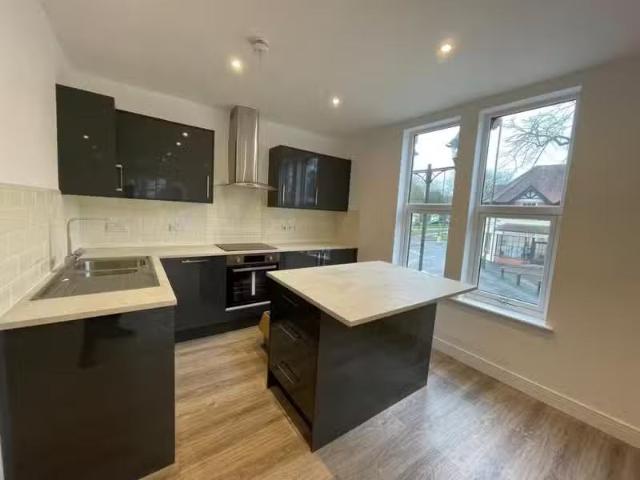 Nice 1 BA 1 bedroom flat for rent in The Green, Kings Norton.