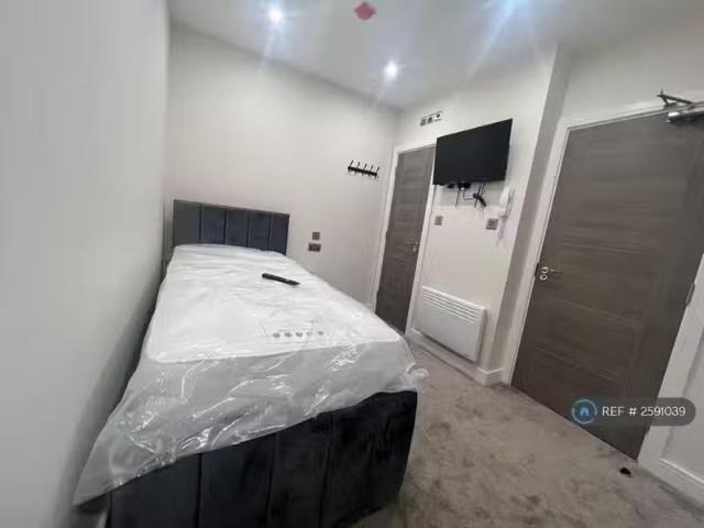 New 1 BA 1 bedroom flat share for rent in Institute Road, Birm.