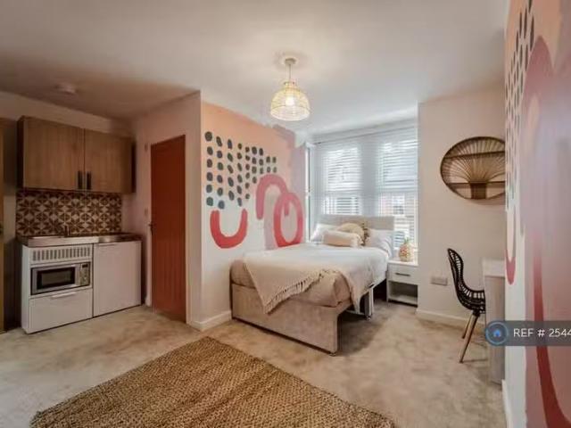 Unique 1 BA 1 bedroom house share for rent in Charlotte Street.