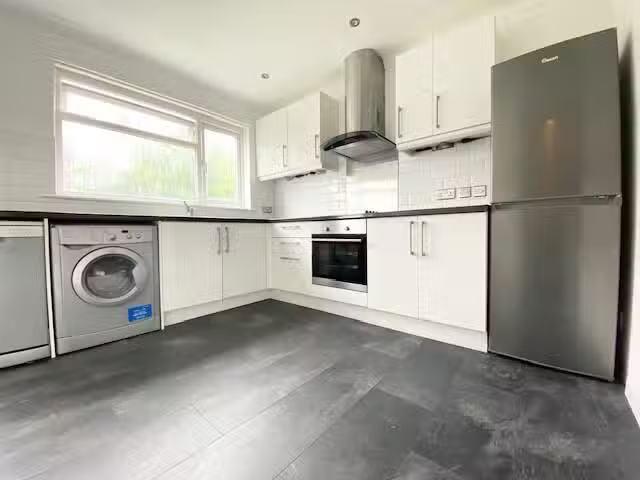 Deal! 1 BA 2 bedroom maisonette for rent in Clareville Road, O.