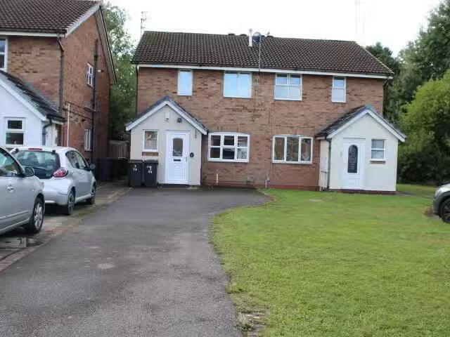 Unique 1 BA 2 bedroom maisonette for rent in Avebury Close, Nu.