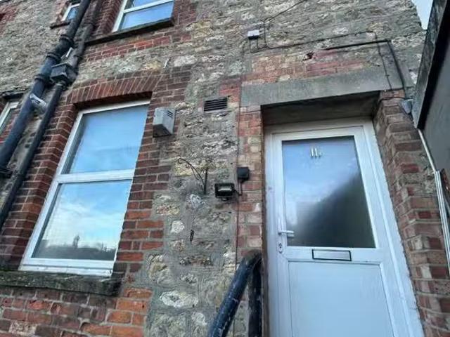 New 1 BA 2 bedroom maisonette for rent in Sherborne Road, Yeov.