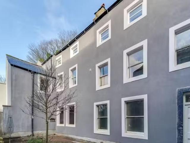 Deal! 1 BA 2 bedroom apartment for rent in Wyndham Row, Brewer.