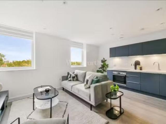 Cozy 1 BA 2 bedroom apartment for rent in Beckenham Road, Beck.