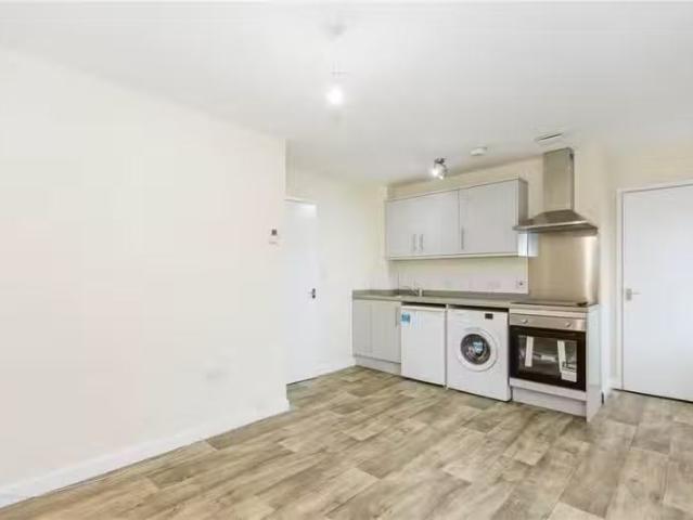 Cozy 1 BA 2 bedroom apartment for rent in Ennerdale Road, Bris.