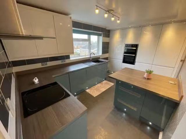 For Rent! 1 BA 2 bedroom apartment for rent in Hollyfield, Hat.