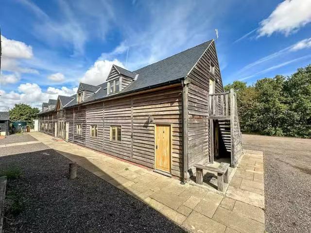 Deal! 1 BA 2 bedroom apartment for rent in Pembroke Farm, St..