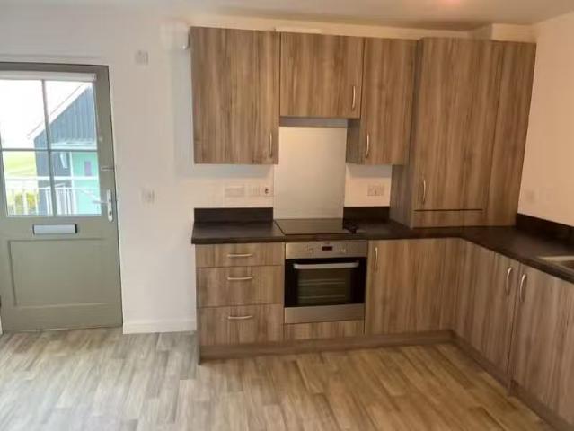 Deal! 1 BA 2 bedroom apartment for rent in Quarryline Street.