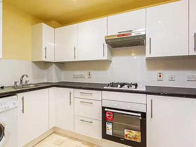 Nice 1 BA 2 bedroom apartment for rent in Sheepcote Road, Harr.