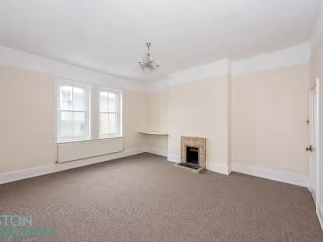 Charming 1 BA 2 bedroom apartment for rent in Station Residenc.