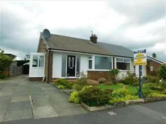 For Rent! 1 BA 2 bedroom bungalow for rent in Whitegate Drive.