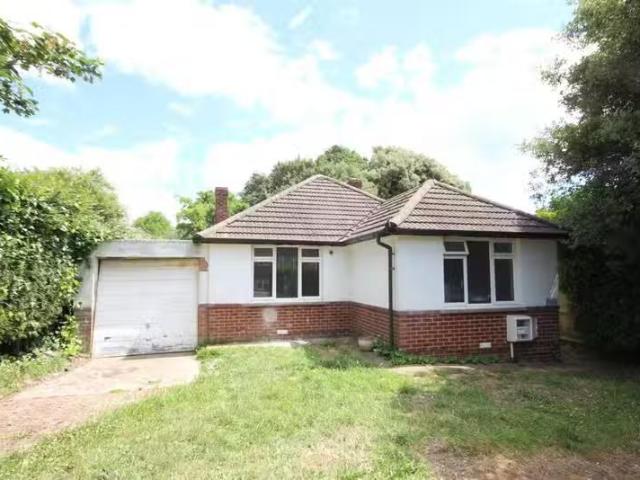For Rent! 1 BA 2 bedroom detached bungalow for rent in Valley.