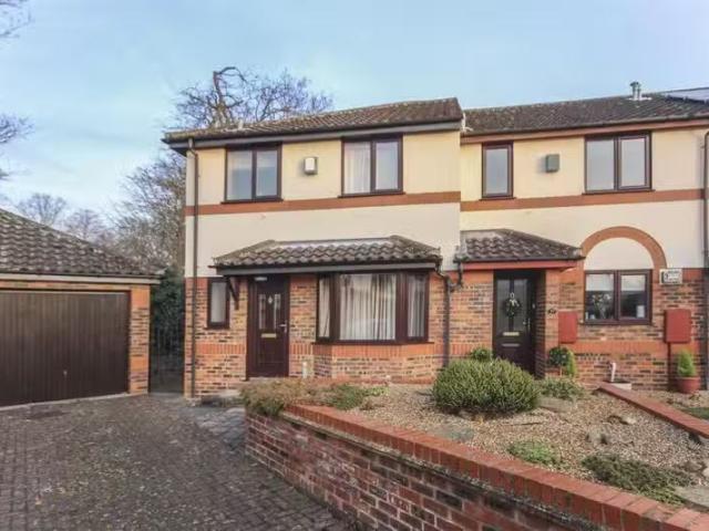 Rental! 1 BA 2 bedroom detached house for rent in Fairlawns, N.