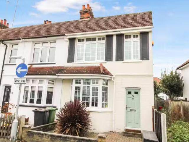 Rental! 1 BA 2 bedroom end of terrace house for rent in Elmcro.
