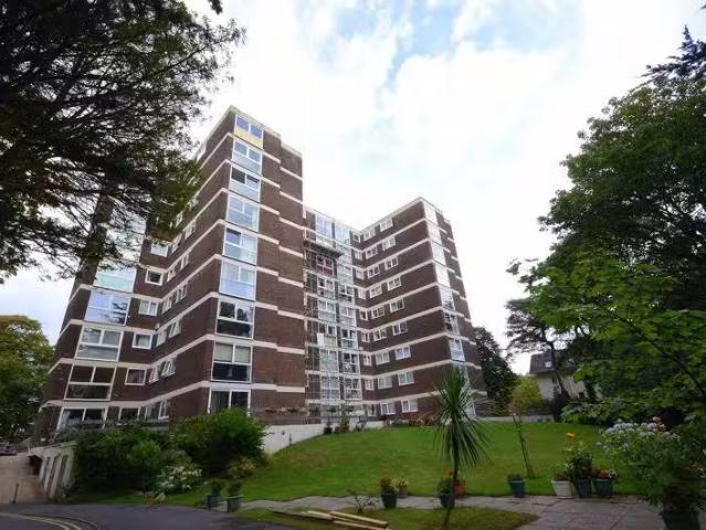 Nice 1 BA 2 bedroom flat for rent in Christchurch Road, Bourne.