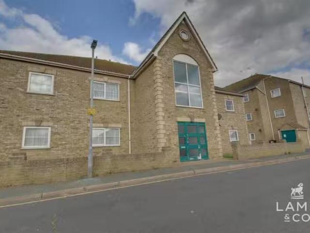 New 1 BA 2 bedroom flat for rent in Barclay Square, Jaywick, C.
