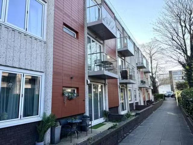 Just in! 1 BA 2 bedroom flat for rent in Berwick House, BR6