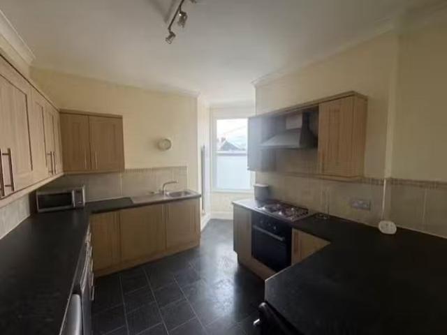 Unique 1 BA 2 bedroom flat for rent in Brook Road, Whitchurch.