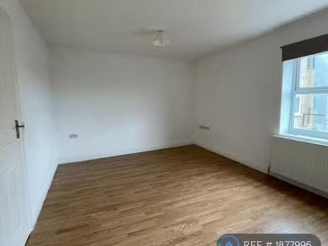 Unique 1 BA 2 bedroom flat for rent in Grove Crescent Road, Lo.