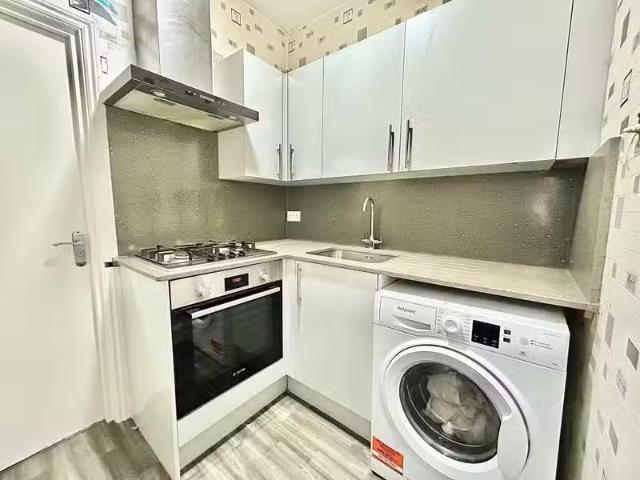 Just in! 1 BA 2 bedroom flat for rent in Forest Road, Walthams.