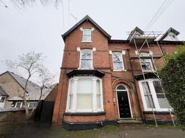Cheap 1 BA 2 bedroom flat for rent in Flat 8, Dudley Park Road.