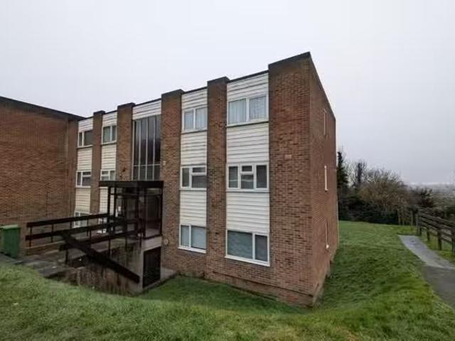 Deal! 1 BA 2 bedroom flat for rent in Holywell Avenue, Folkest.