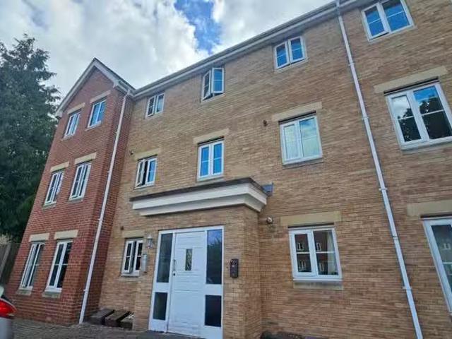 Nice 1 BA 2 bedroom flat for rent in Hedgers Close, Bedminster.