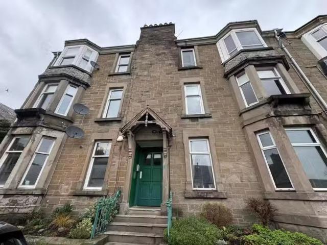 Cheap 1 BA 2 bedroom flat for rent in Janefield Place, Dundee.