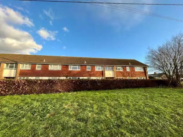 Deal! 1 BA 2 bedroom flat for rent in Littlemead, Cooksbridge.