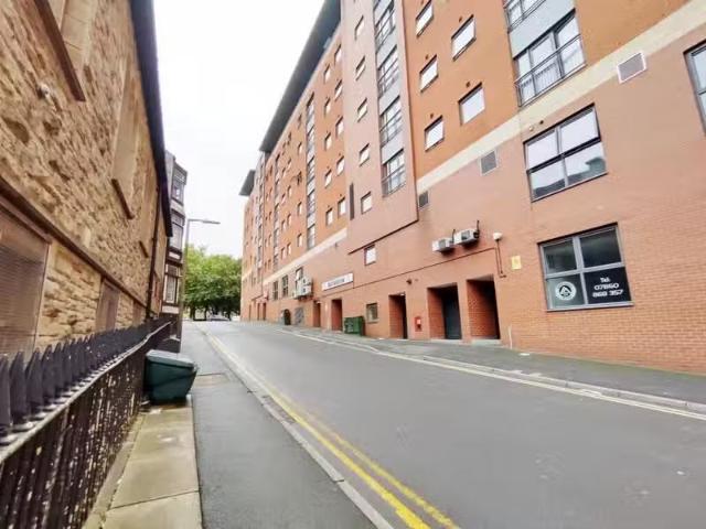For Rent! 1 BA 2 bedroom flat for rent in Marsden House, Bolto.