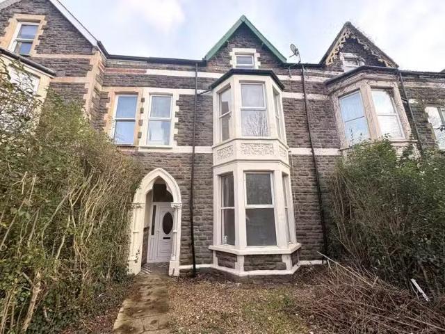 Rental! 1 BA 2 bedroom flat for rent in Stacey Road, Cardiff.
