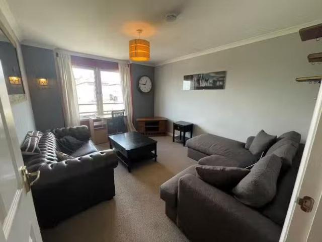 Just in! 1 BA 2 bedroom flat for rent in Sunnybank Road, Old A.