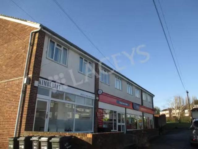 Cozy 1 BA 2 bedroom flat for rent in Runnymede Road, Yeovil, S.