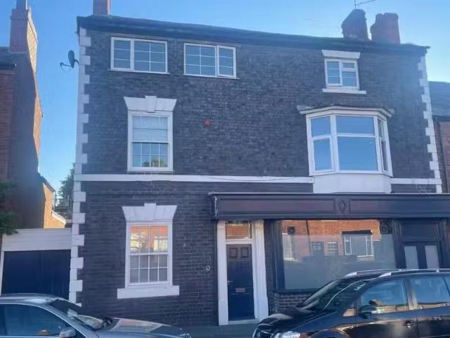 Cheap 1 BA 2 bedroom flat for rent in Warwick Road, CV35