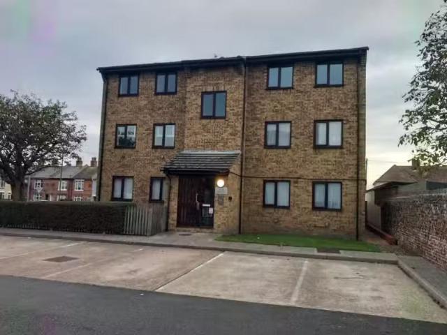 Just in! 1 BA 2 bedroom flat for rent in West Street, Deal, CT14