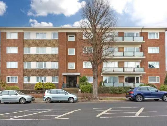 Rental! 1 BA 2 bedroom flat for rent in The Drive, Lincoln Cou.