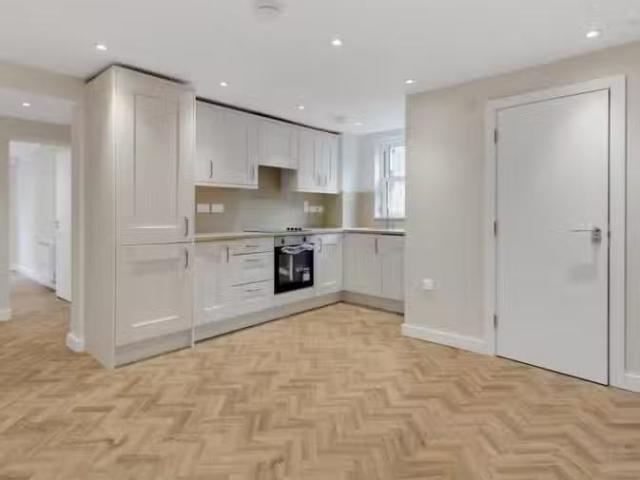 For Rent! 1 BA 2 bedroom flat for rent in Upper Clapton Road.