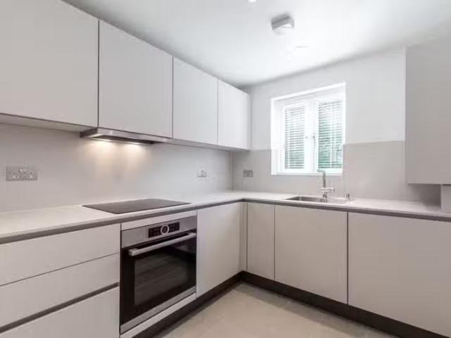 Rental! 1 BA 2 bedroom ground floor flat for rent in Martlesha.