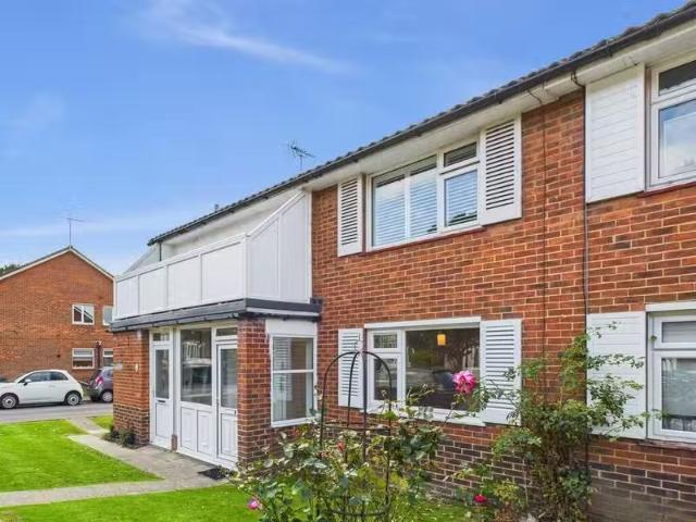 Rental! 1 BA 2 bedroom ground floor flat for rent in Chatsmore.