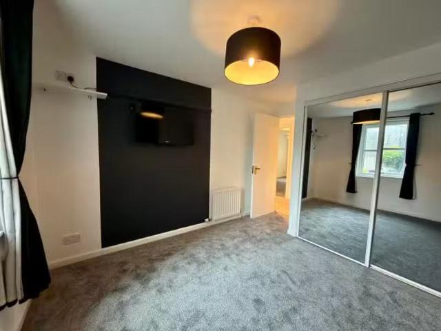 Unique 1 BA 2 bedroom ground floor flat for rent in 239 King S.