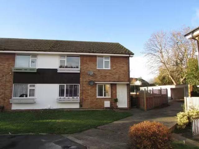 Cheap 1 BA 2 bedroom property for rent in Harbex Close, Bexley.