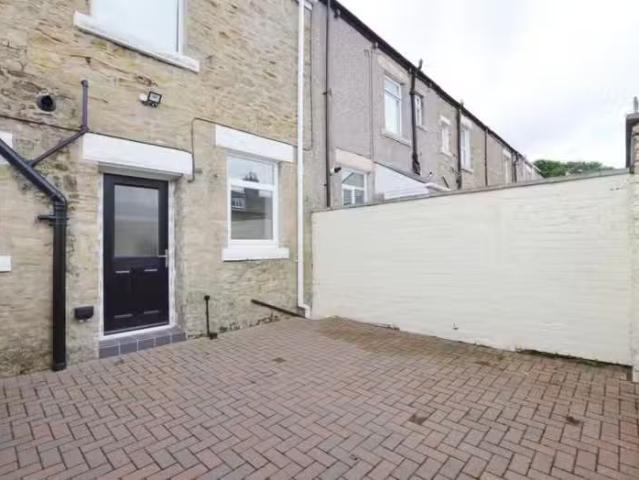 Cheap 1 BA 2 bedroom property for rent in Ridley Street, Stanl.