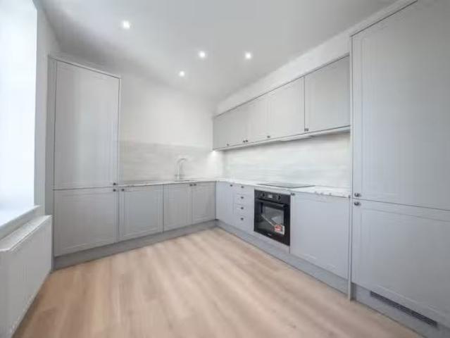 New 1 BA 2 bedroom property to let in Summerland Gardens, Musw.