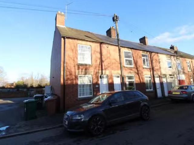 Cozy 1 BA 2 bedroom semi detached house for rent in Charles St.